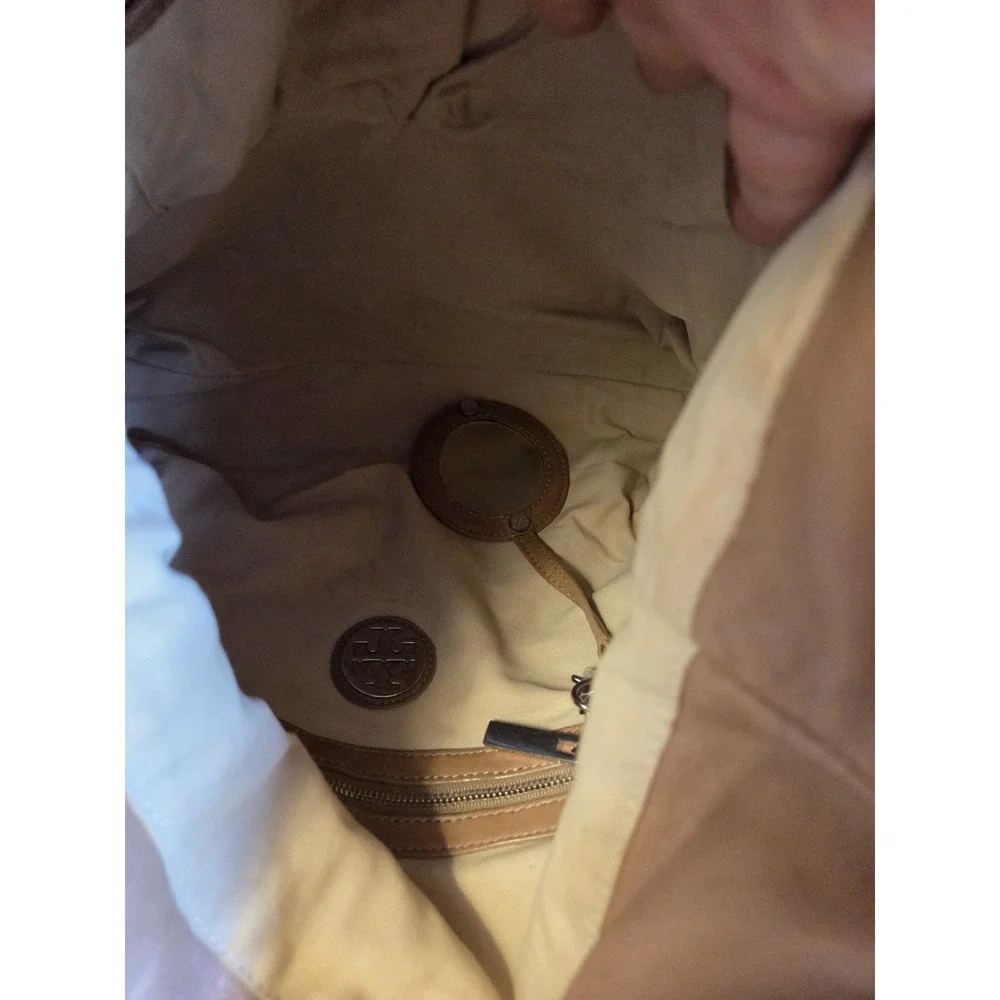 TORY BURCH Tan Beige Soft Leather Slouch Hobo Handbag Logo Metal Accents